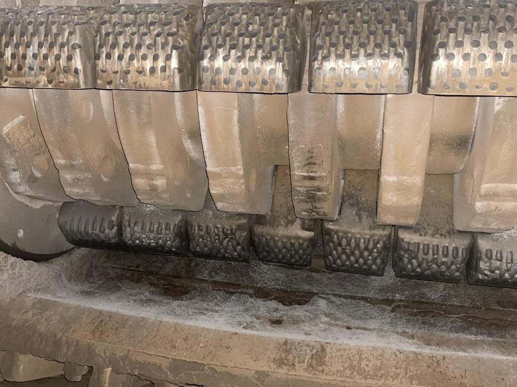 tic-insert-crusher-hammer-wear-performance Wear performance of TiC reinforced crusher hammers in heavy crushing applications