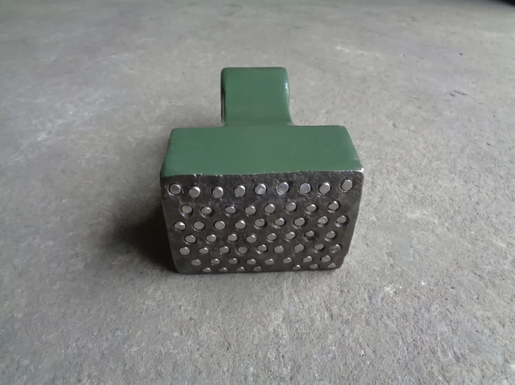 tic-insert-crusher-hammer-wear-surface TiC insert crusher hammer wear surface detail
