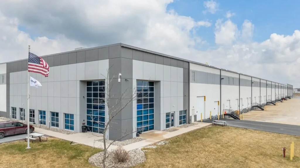 Modern distribution center supporting mining equipment and crusher wear parts in the United States